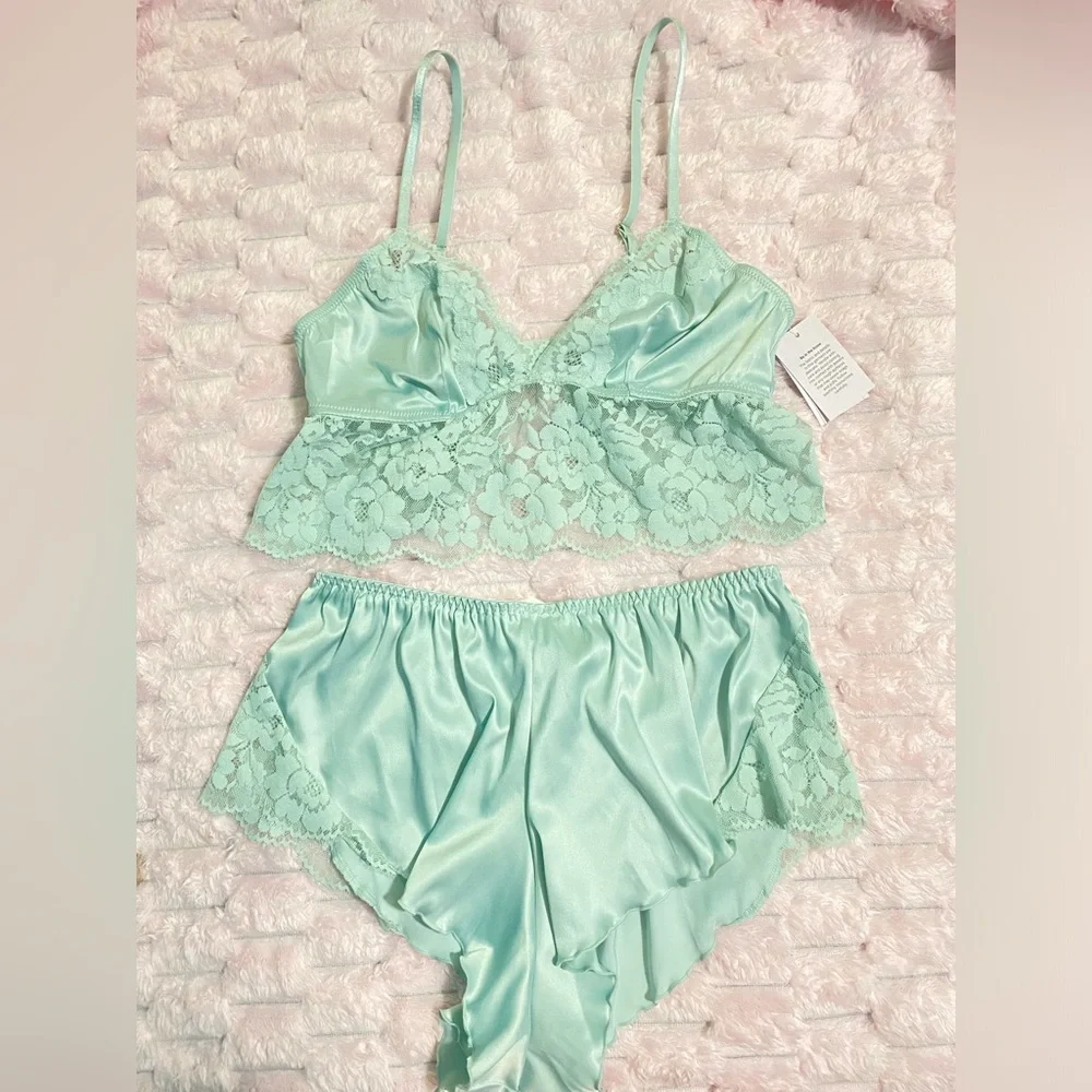 Lingerie set - Picture 3 of 9